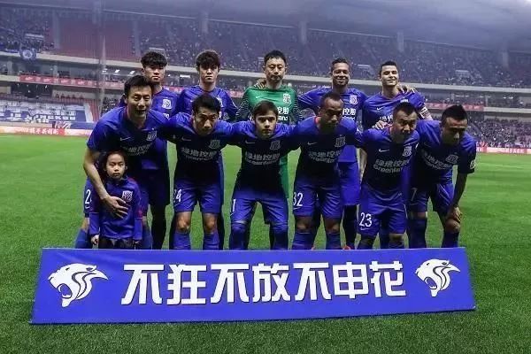 图赫尔考虑世界杯高温让替补球员留更衣室（担忧世界杯高温，图赫尔让替补留在更衣室）