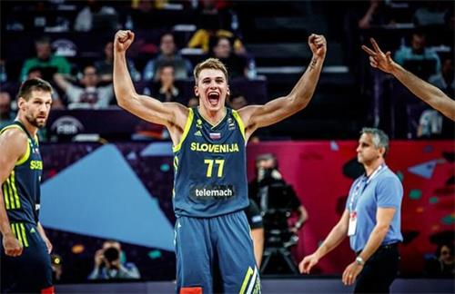 巴林U17vs中国U17：邝兆镭、万项首发，周雨诺、何思凡出战（巴林U17迎战中国U17：邝兆镭、万项首发，周雨诺、何思凡登场）