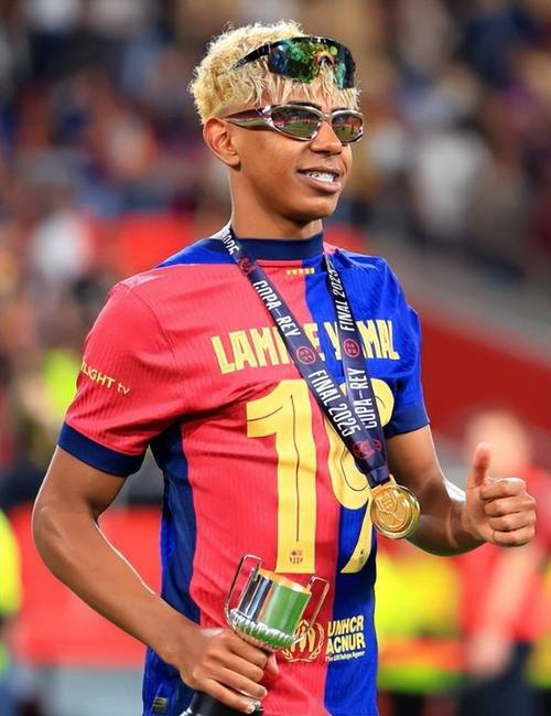 拜仁中场统治比赛（拜仁中场主宰全场）