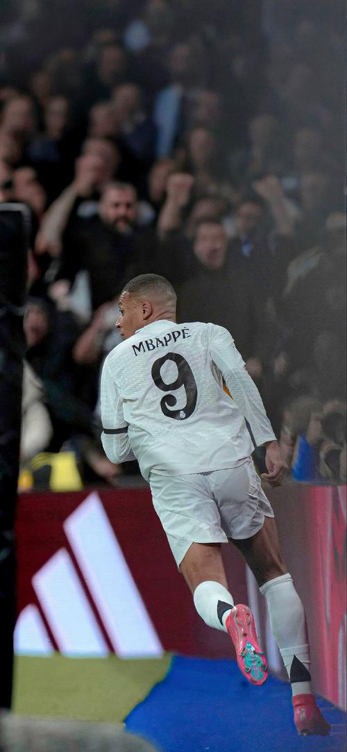 拉莫斯确认离开蒙特雷，将继续职业生涯（拉莫斯官宣告别蒙特雷，职业生涯继续前行）