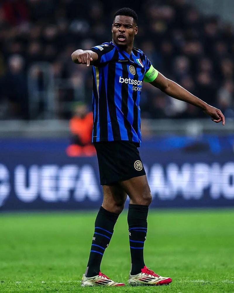 杰伦·约翰逊背靠背拿下三双，成为老鹰队史第二人