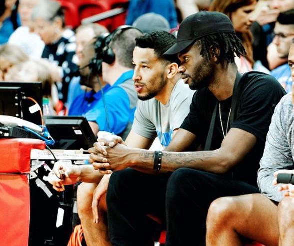 澳超半场：维尔格斯空门破僵，墨尔本胜利暂1-0阿德莱德联（澳超半场战报：维尔格斯空门先拔头筹，墨尔本胜利暂以1-0领先阿德莱德联）