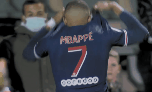 电讯报：穆阿尼佩戴定制面具参加训练，出战阿森纳成疑（电讯报：穆阿尼戴特制面罩参加训练，能否出战阿森纳成疑）