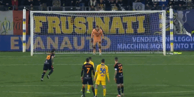 WTT总决赛：王楚钦／孙颖莎3-0林诗栋／蒯曼，收获两连胜