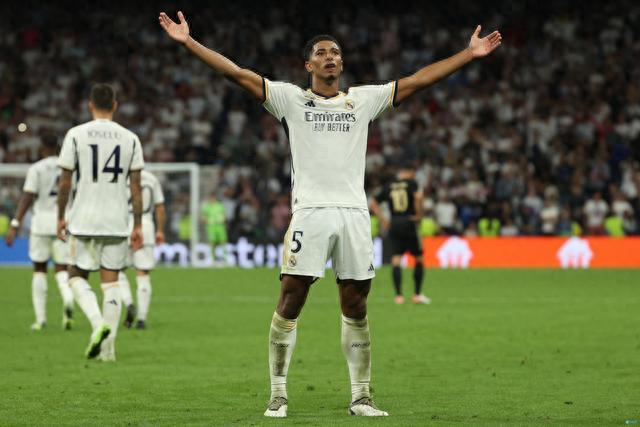 王钰栋新经纪公司：曾代理莱万、拜尔，旗下球员多在德国、瑞士踢球（王钰栋签约新经纪公司：曾服务莱万、拜尔，客户多征战德瑞联赛）