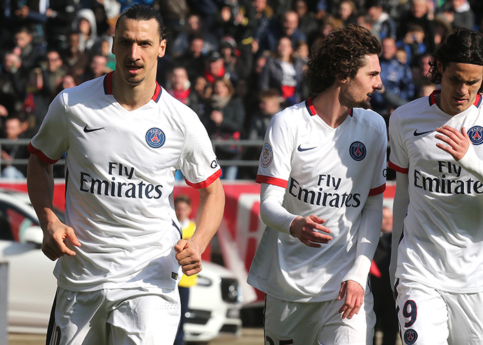 德转33岁+球员身价前10：萨拉赫4500万第1，梅西第7，C罗第9（德转公布33岁以上球员身价前十：萨拉赫4500万居首，梅西第7、C罗第9）