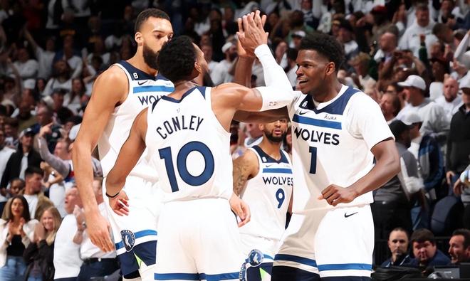 国米稳居榜首优势不断扩大（国米领跑积分榜，领先优势持续扩大）